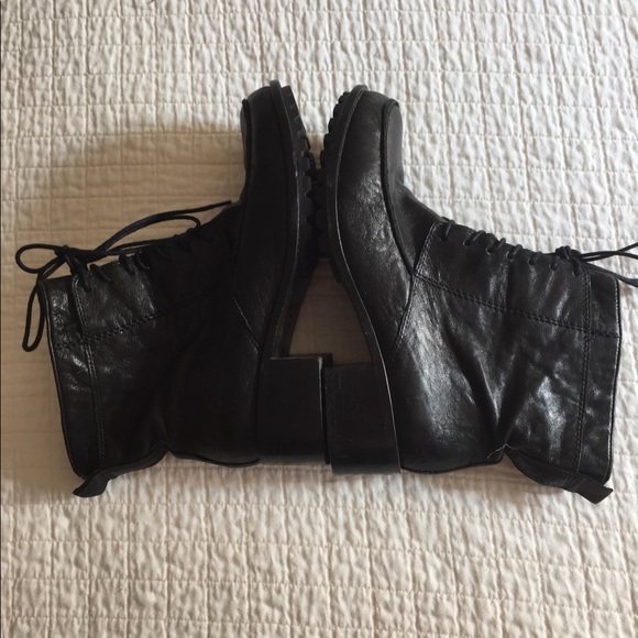 EUC Elizabeth & James “Wilda” black booties - Picture 5 of 14